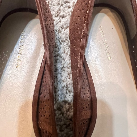 ANN TAYLOR Flats Perforated Suede Pointy Toe Ballet Midnight Mahogany 9.5 NEW - Picture 4 of 6